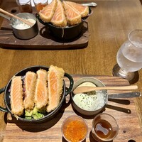 Seafood bar Ermitage 代々木店 - とろサーモンレアカツ丼