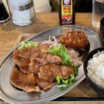 烏森絶メシ食堂 - ビーバー定食（カニコロと生姜焼）¥1000（おかず近景）