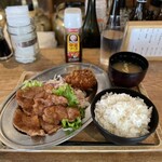 Karasumori Zetsumeshi Shokudou - ビーバー定食（カニコロと生姜焼）¥1000（全景）