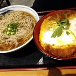 Shinshuusoba Dokoro Sobachaya - かつ丼とそばセット（温かいそば大盛り）