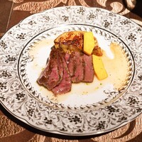 La maison du caviar 17℃ - 竹の谷蔓牛（最古の和牛）ミスジのロティ、焼いた白茄子とコリンキー、ヴェルジュソース