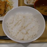 食堂 けやき - ご飯、”少なめ”。