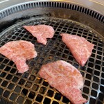 Yakiniku Hahitokuchime Daruma - 