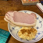 Feinkost Metzgerei Katayama Yugen Gaisha Katayama Niku Ten - 火腿的英姿。虽然我更喜欢烤培根，但我认为火腿直接吃是最美味的。刚买回来就能享受。