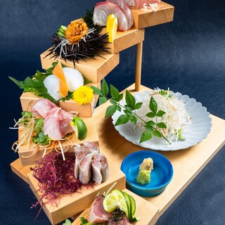 Must-see and must-eat “Original! Assorted Sashimi Stairs”