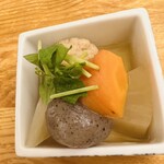Bikutori Honten - お通し　冷たくて、味シミシミで美味しい♪