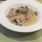 Japanese-style pasta with bacon and mushrooms