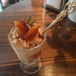 ジェラテリア アクオリーナ - コッパソフト　キャラメル・バナナ・ローズマリー（800円）