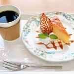 Beisaido Kafe Kiwesuto - ベイクドチーズケーキ、コーヒー