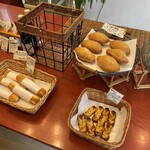 빵 코우보우 히비카 - 이 카레 쿡빵에는 가지도 들어가서 가지 같아요（笑）