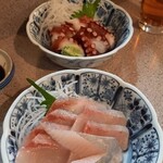 Toriyoshi - かんぱち刺身とタコ刺身
      