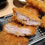 Shinjuku Tonkatsu Saboten Futa Go Tamagawara Izu - ロースとヒレの断面