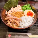 神楽 海老で鯛を釣る麺堂 - 