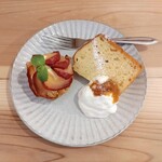 ナナイロcafe - プリンスりんごのタルトと夏みかんシフォンケーキ