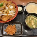 ごはん処 かつ庵 - 熟成ロースカツ丼（特盛）、鱧かつ１枚、あごだしとろろ、タルタルソース