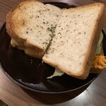 GOJO CAFE - ローストポークサンドイッチ。