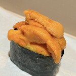 Ginza Sushi Nakahisa - こちらは馬糞ウニです