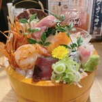 名古屋の魚が旨い店 サカナのハチベエ - 刺身７種盛り(大トロ、大海老、カツオ、イワシ、アズキマス、天然カレイのえんがわ)