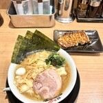 町田商店 - 味噌ラーメンと餃子