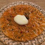 Salmon atelier Hus - salmon atelier Hus(スモークサーモンのマリネ〜燻製ドーム〜)