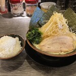 金山家 - ねぎラーメン（しお、1,050円）
            ライス食べ放題！（100円）