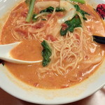 トマトクリームはぱりぱりのソーセージ入り