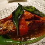 ラ・グランターブル ドゥ キタムラ - 甲殻類：カナダ産オマール海老のポワレ　飛騨産ほうれん草をあしらって　甲殻類の美味しさたっぷりのソースアメリケーヌ