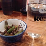 Sobadokoro Wakamatsuya - 日本酒黄桜冷一合550円には小鉢も