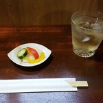 キッチン ブルー グローブ - ピクルスのアテは、サービスですね