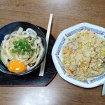 食堂 平和の家 - やきめしと伊勢うどん(月見)