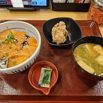 なか卯 - サーモン丼