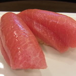 あら輝 - 中トロ：新津の親父さん譲りの切り付け方は荒木流に