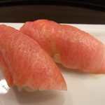 あら輝 - トロ：この小ぶりの握りでノックアウトされます