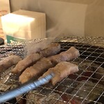 七輪焼デジゴリラ - 店員さんがレクチャーしながら焼いてくれます