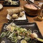 賞味期限180秒 究極の鶏レバー串 浩治朗 - 上がゴボウの唐揚げ　下は究極の鶏レバーネギ塩串
