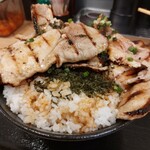 炭火焼き豚丼専門店 豚小家 - 肉布団をめくってみた