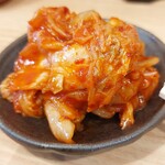炭火焼き豚丼専門店 豚小家 - キムチを食べながら提供を待ちます(^ω^)