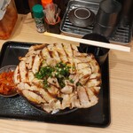 炭火焼き豚丼専門店 豚小家 - ドーン