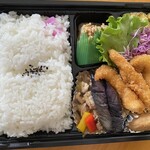 たま希 - ハーブシュリンプ、なすの肉味噌炒め、がんも、そぼろ豆腐、マカロニサラダ