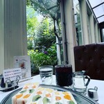 イワタコーヒー店 - テラス席で