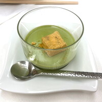 花蝶 銀座本店 - 花蝶特製デザート 抹茶ムースにわらび餅（だと思います）