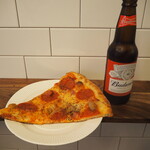 2BROS PIZZA - ウィークリーピザ（ミートマニア） ＆ ビール（バドワイザー）
