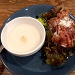 BAR&TRATTORIA NOA - 前菜　ヴィシソワーズとサラダ　生ハムは程よい塩味＆柔らかい♪