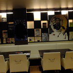 Maison4125 - 店内　アートです♪