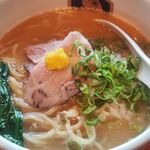 真鯛らーめん 麺魚 - たまに行くならこんな店は、秋葉原UDX内のレストラン街にある「 真鯛らーめん 麺魚 秋葉原UDX秋葉原拉麺劇場店」です。