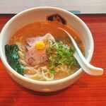真鯛らーめん 麺魚 - 注文した「麺魚濃厚ラーメン」が完成！