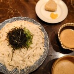 籠や - 胡麻だれうどん(冷やし)の大盛りとごまだれ×2