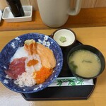 海鮮づくし丼丸 - 