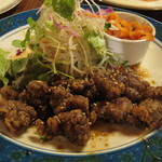 ジャムの樹 - 料理写真:特製ソースで頂く「牛肉の竜田揚げ」です。