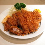 丸山吉平 - 薄めカットで二枚乗る柔豚熟成肩ロースカツ（2013年8月8日）